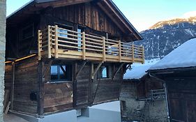 Grand appartement avec terrasse à Chez-Les-Reuses